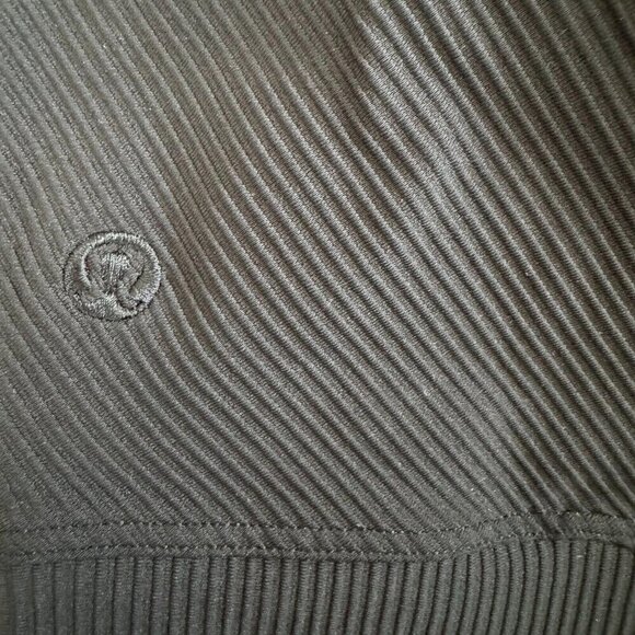 Lululemon Ready to Rise Short Sleeve Black Crop Top Size 2 - Picture 8 of 8